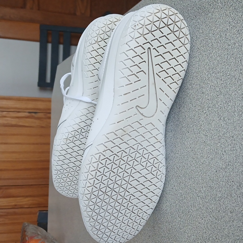 Womens  White Sneakers - Picture 6 of 7
